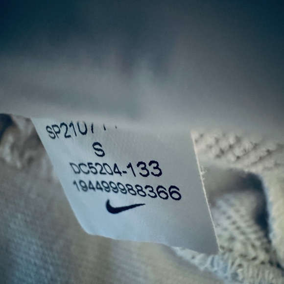 Nike Standard Issue Women's Hoodie Small - Picture 10 of 13